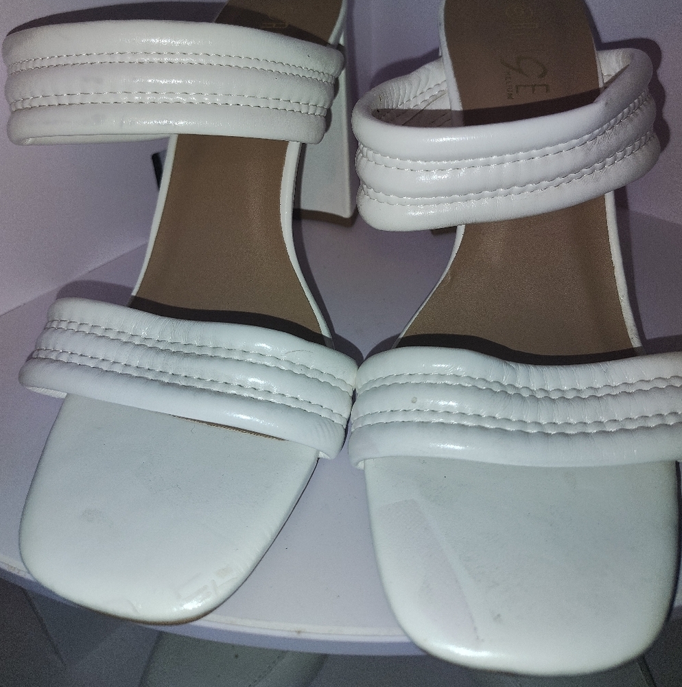 Rouge Helium White Sandals Comfortable Stylish Design